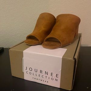 Journee Collection Mules